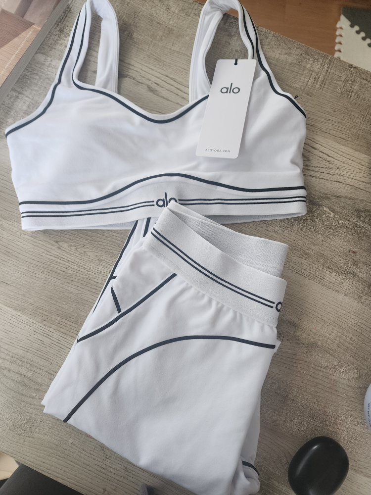 New Alo Yoga Set White