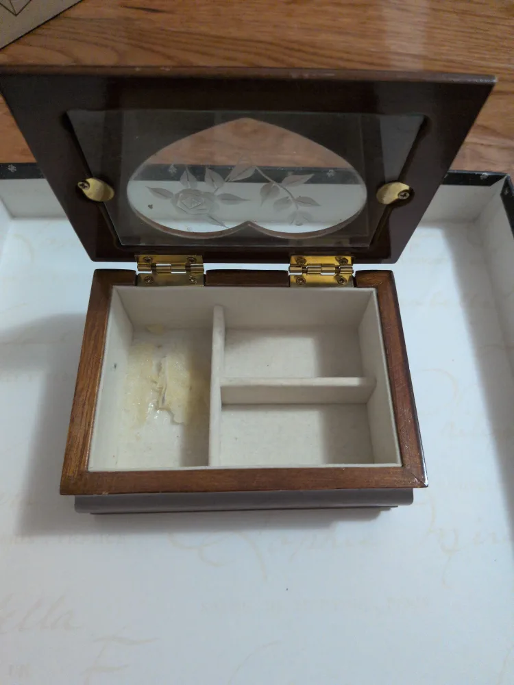 Heart-Shaped Wooden Jewelry Box image indicator(2)