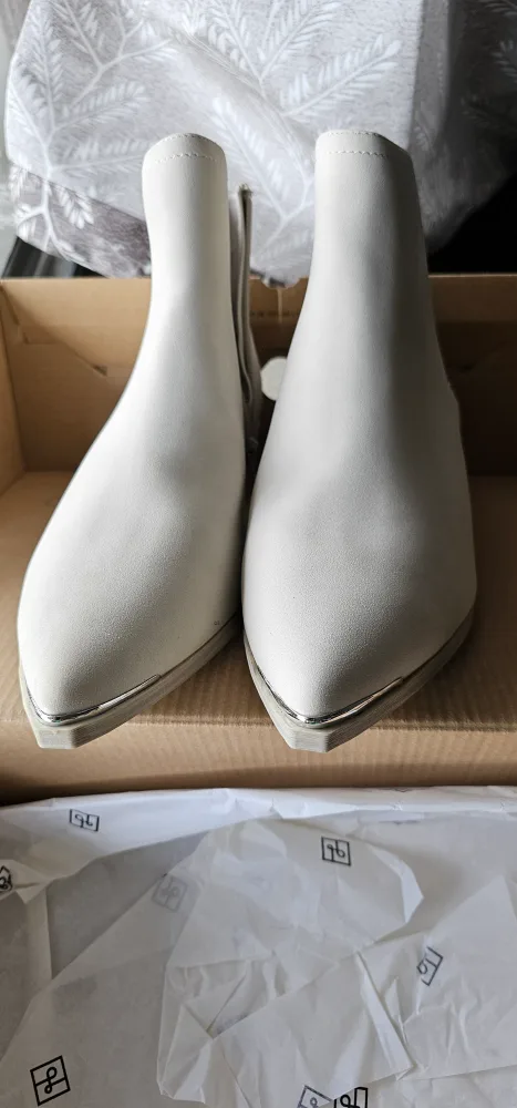 New Cream / Biege Chelsea Boots Call It Spring - Size 9 image indicator(3)