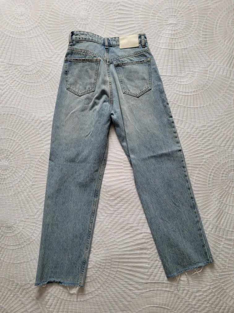 Zara Light Wash Jeans Size 2 image indicator(3)