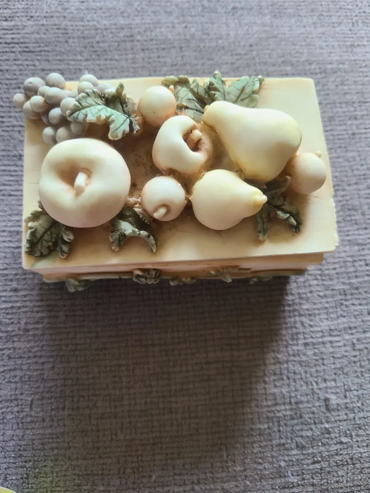 Vintage Fruit Design Trinket Box thumbnail