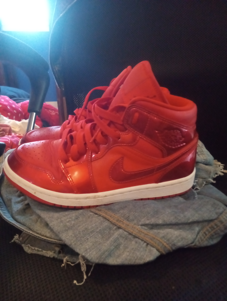 Air Jordan 1 Mid Red