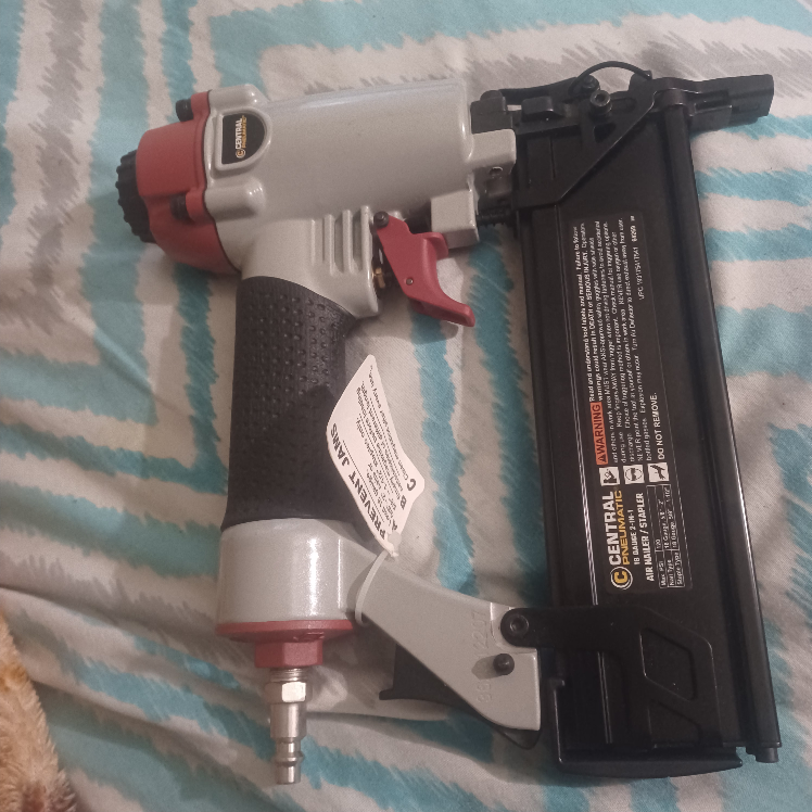 Central Pneumatic Air Nailer/Stapler