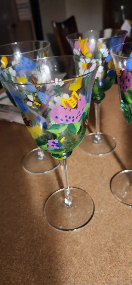Hand Painted Floral Wine Glasses image indicator(3)