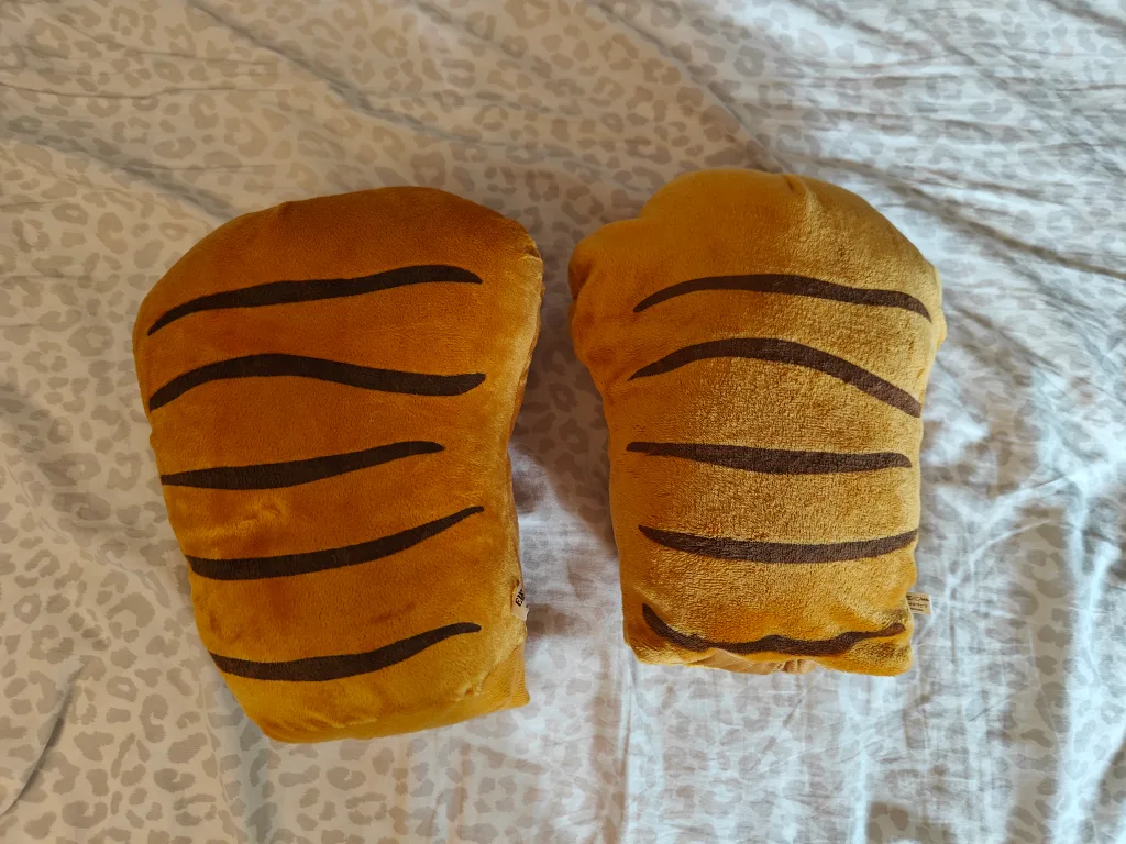 Tiger Paw Slippers - Plush & Cozy image indicator(3)