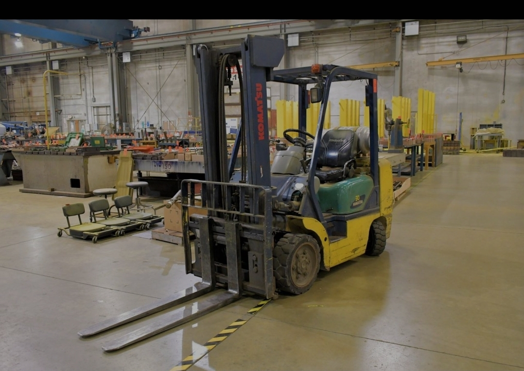 2003 Komatsu Forklift 6280lbs capacity  Side shifte