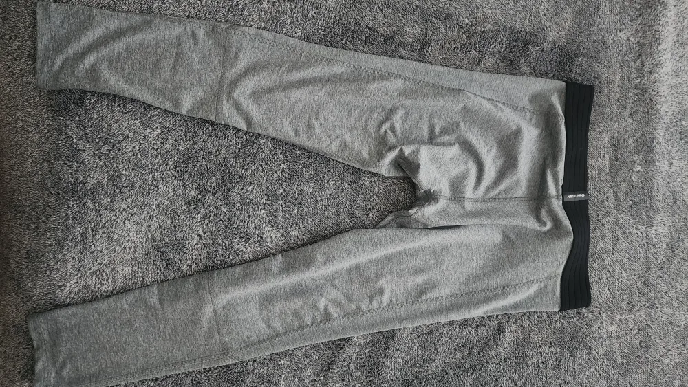 Nike Pro Dri-FIT Tight Fit Grey Leggings - Size S image indicator(2)