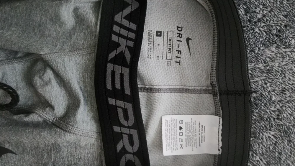 Nike Pro Dri-FIT Tight Fit Grey Leggings - Size S image indicator(3)