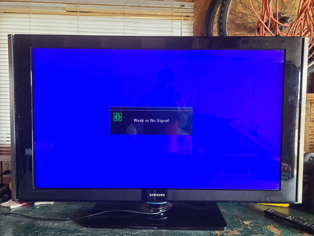 Samsung 52" LCD TV - photo 3