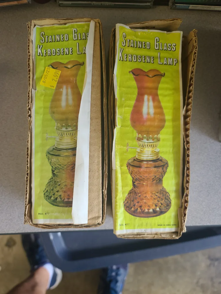 Stained Glass Kerosene Lamp - Vintage image indicator(2)