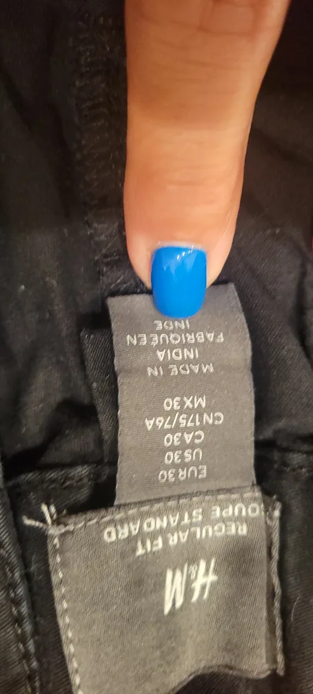 H&M Regular Fit Black Shorts Size 30 image indicator(2)