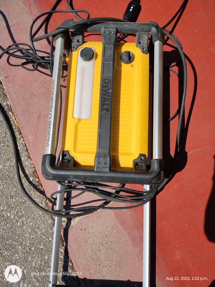 DeWalt 2100PSI 1.2GPM Electric Pressure Washer - photo 2