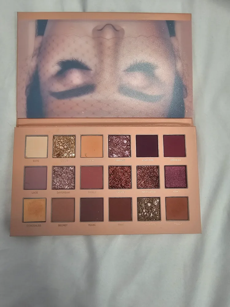 Huda Beauty New Nude Eyeshadow Palette image indicator(2)