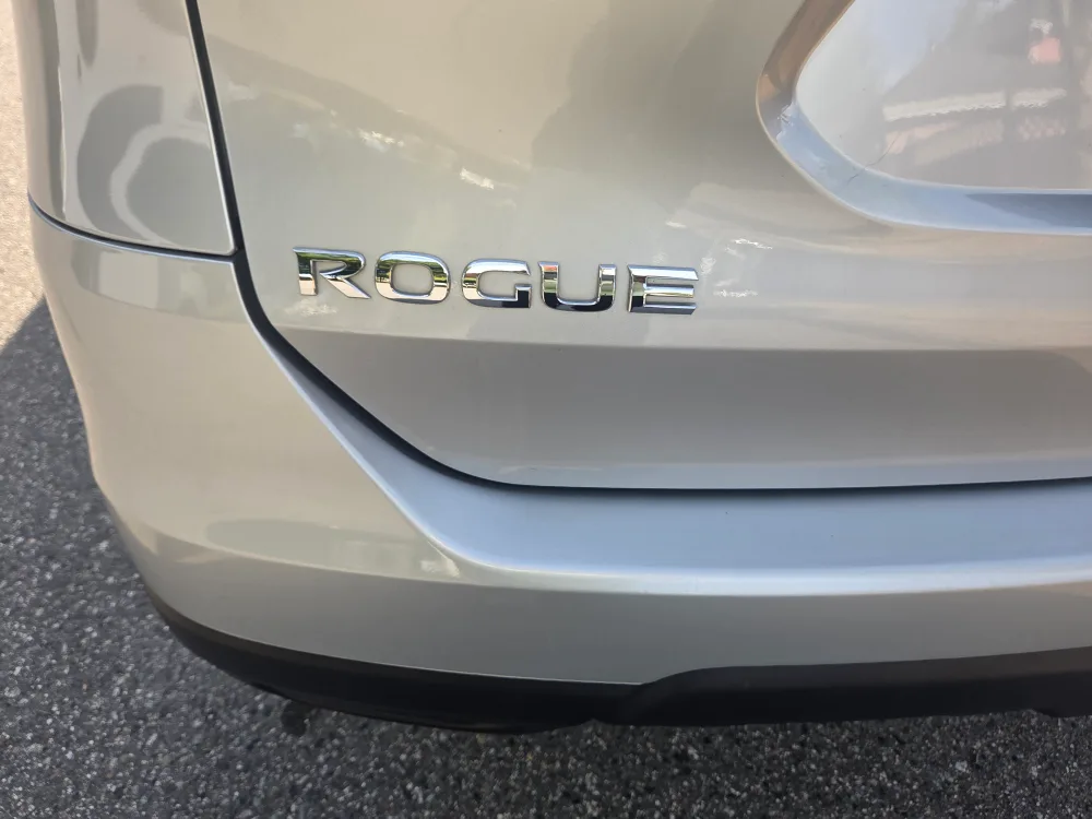 Nissan Rogue SUV - Silver image indicator(4)