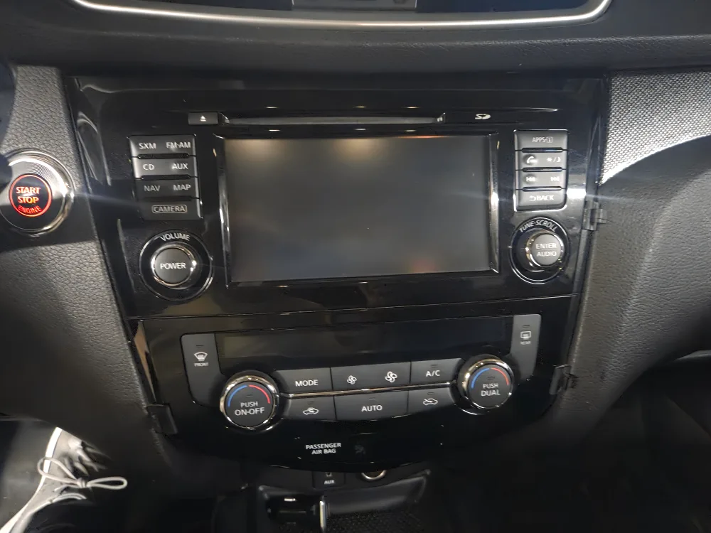 Nissan Rogue SUV - Silver image indicator(5)