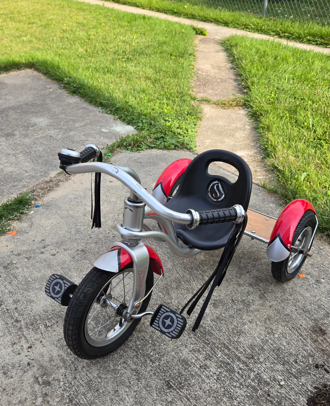 Schwinn Roadster Classic Tricycle thumbnail