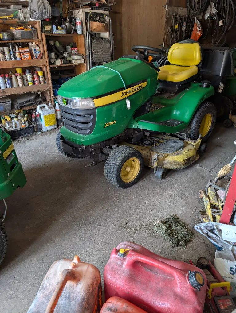 John Deere x360 with Bagger image indicator(2)