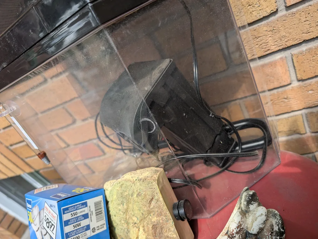 Fish Tank with Accessories image indicator(2)