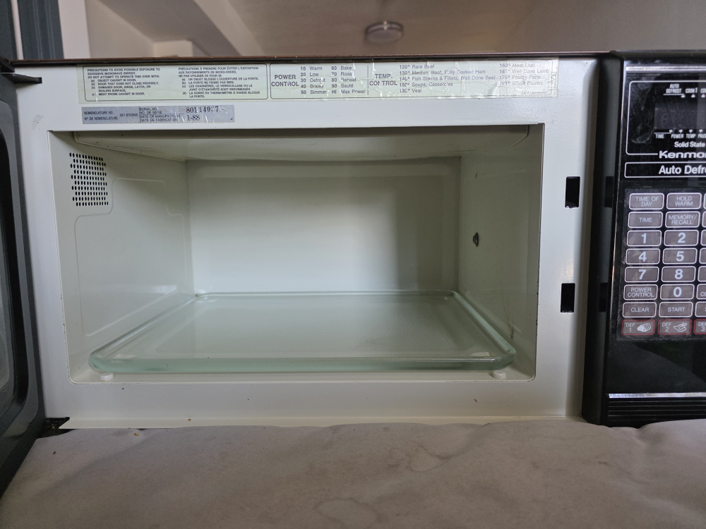 Kenmore Solid State Auto Defrost Microwave - photo 2