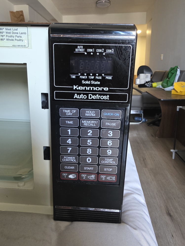 Kenmore Solid State Auto Defrost Microwave - photo 3