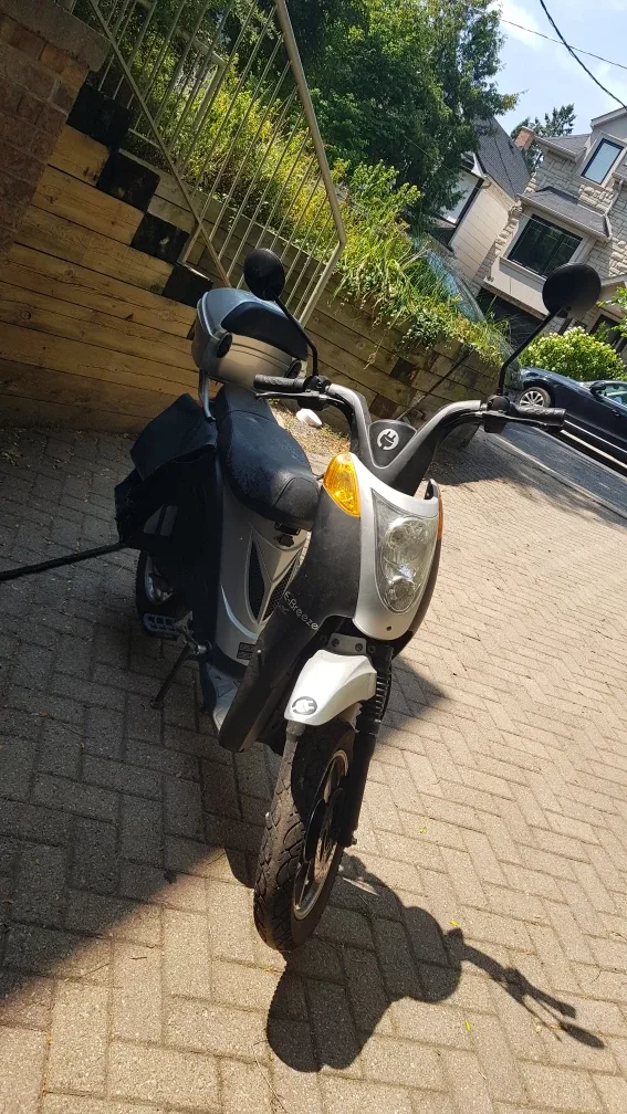 E-Breeze Electric Scooter thumbnail
