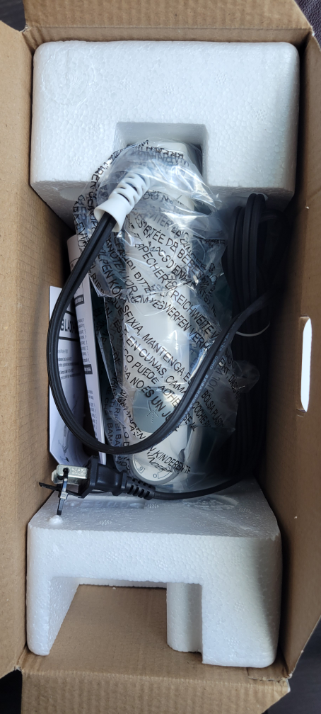 New BLACK+DECKER Light 'N Easy Steam Iron - photo 3