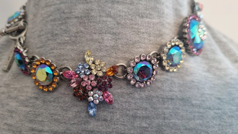 Designer Necklace OTAZU, statement piece image indicator(4)