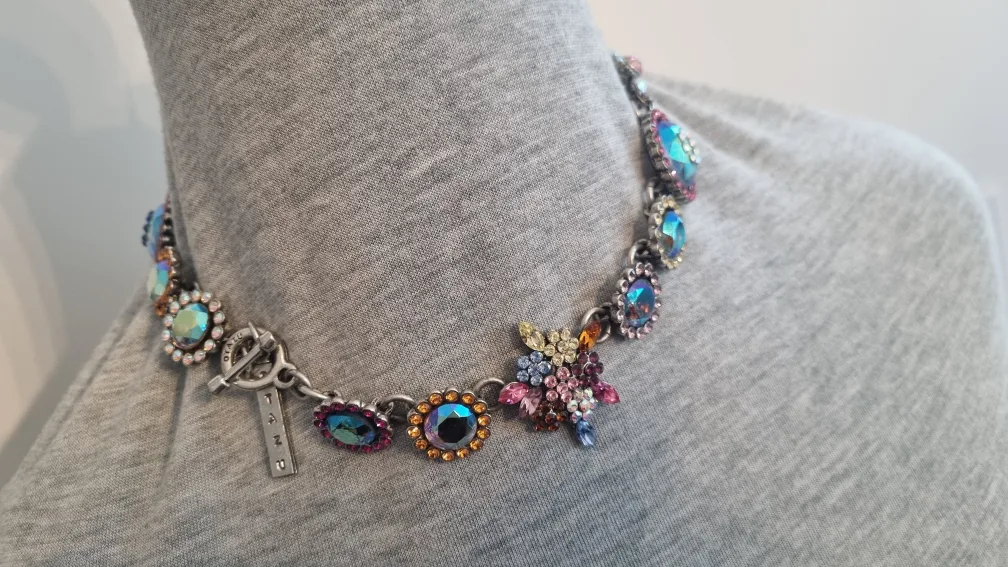 Designer Necklace OTAZU, statement piece image indicator(6)