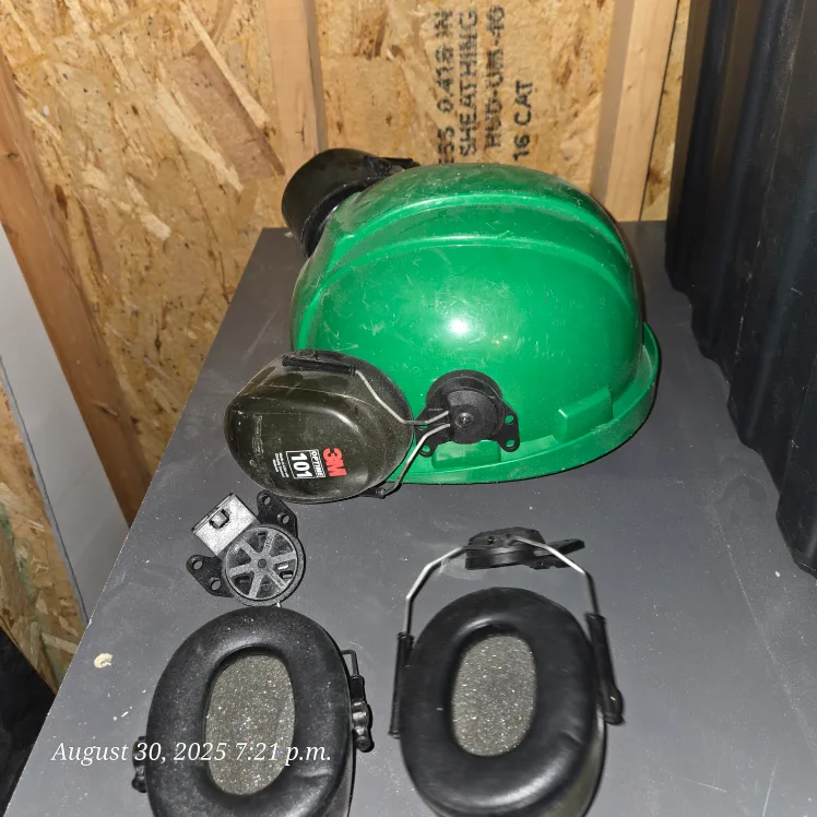 3M Green Hard Hat with Earmuffs thumbnail