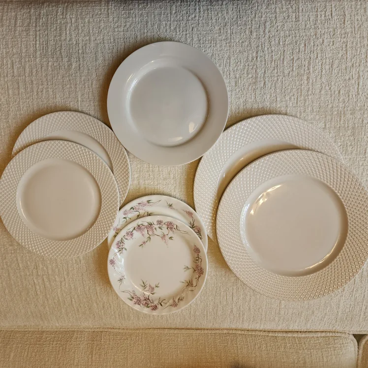 Dinner Plates (White with design) thumbnail