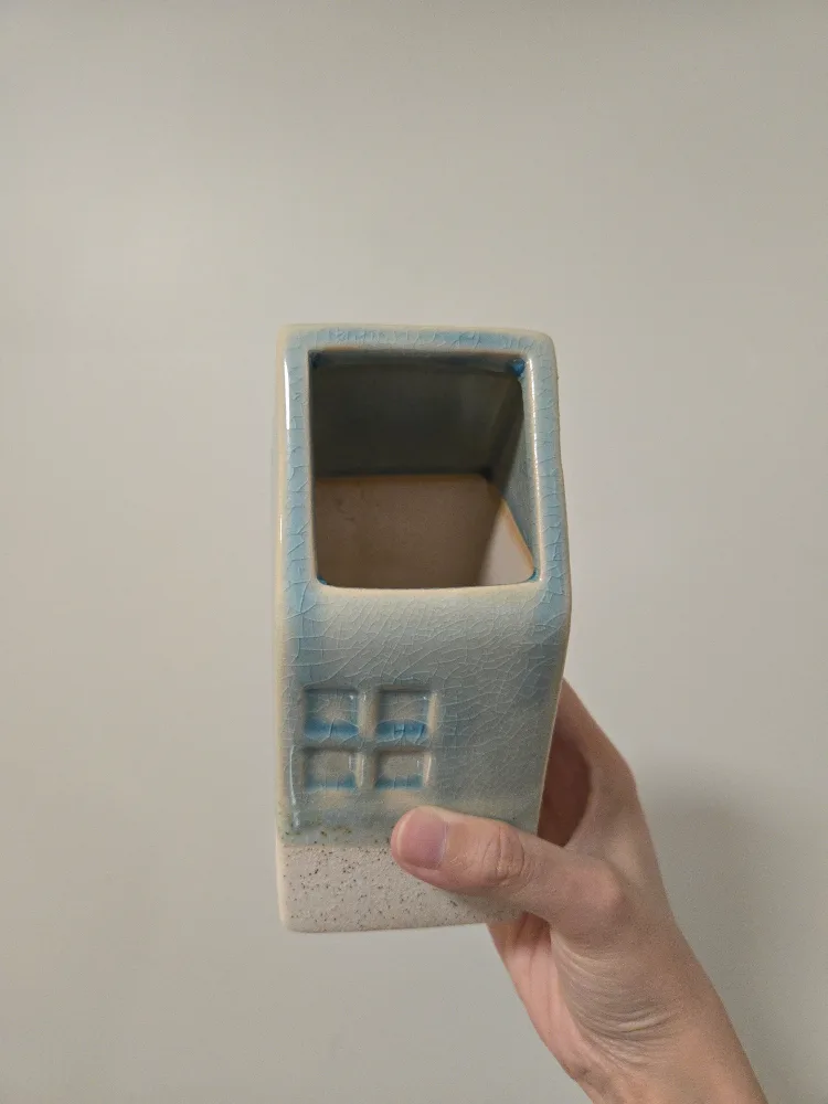 Ceramic House Shaped Vase M image indicator(2)
