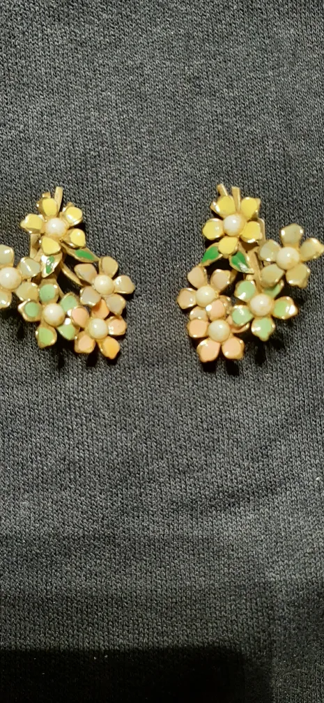 Vintage Floral Bouquet Clip-on Earrings thumbnail