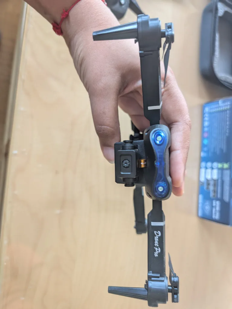 ���🥕Foldable Black Drone Pro with case! image indicator(3)