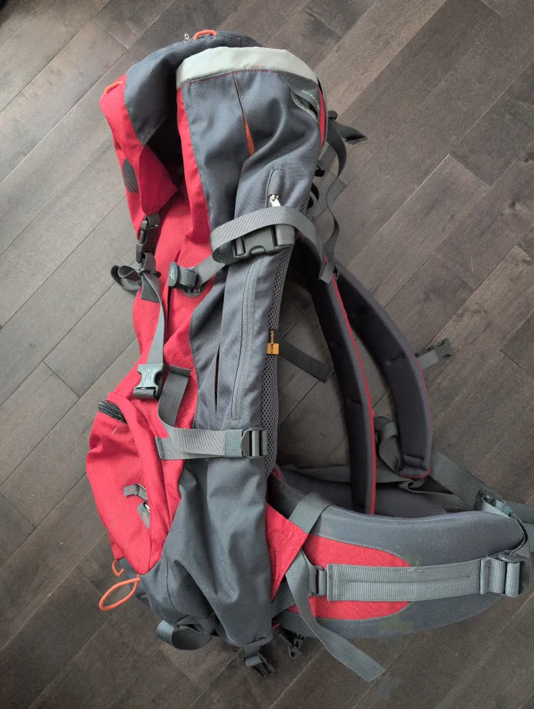 Vaude Backpack Red/Grey image indicator(3)