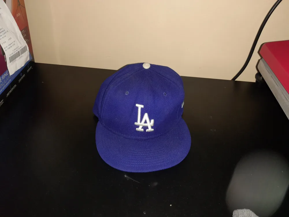 New Era LA Dodgers Fitted Hat - Size 7 1/4 thumbnail