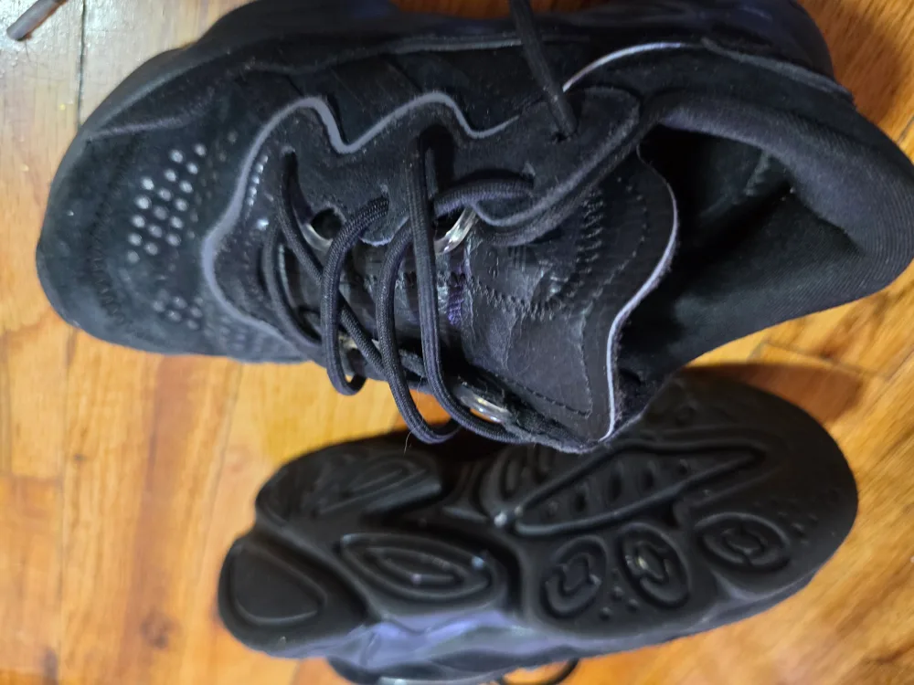 [freecycle] Adidas Ozweego Black Sneakers - US 12K image indicator(2)