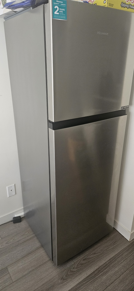 Hisense Top Freezer Refrigerator in Stainless Steel - photo 2
