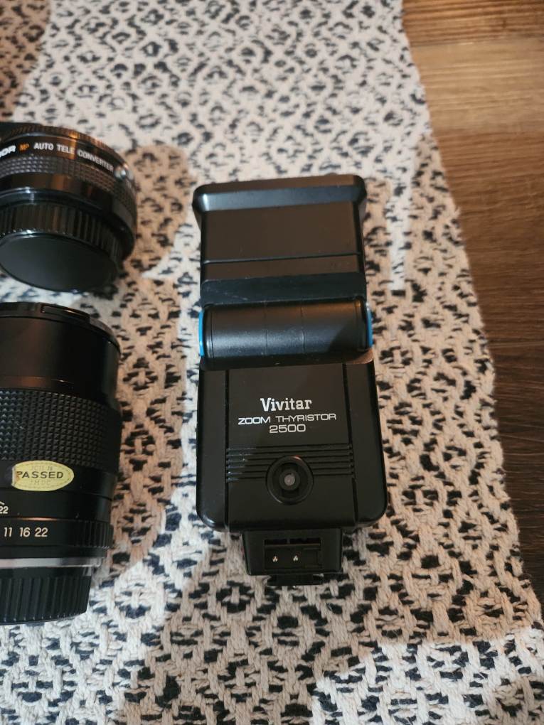 Yashica FX-3 Camera with Vivitar Zoom Thyristor 2500 Flash - photo 4