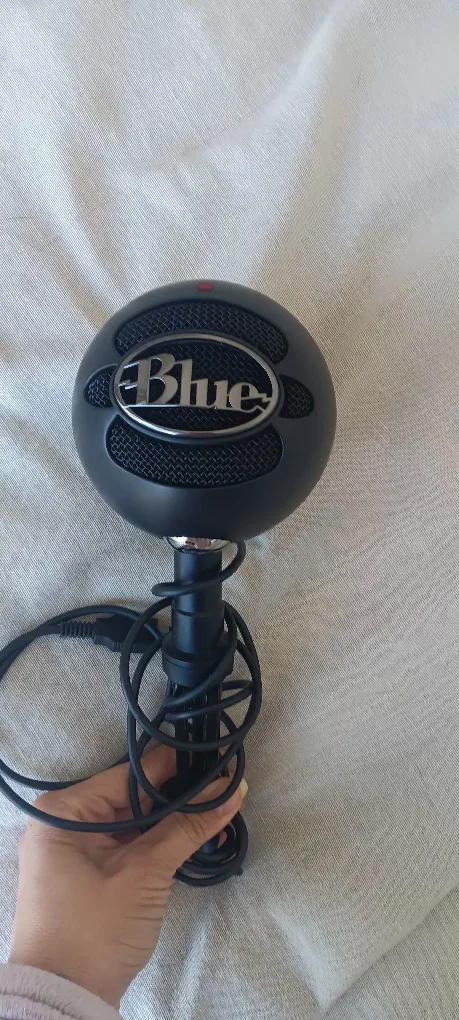 Blue Yeti Blackout Microphone thumbnail