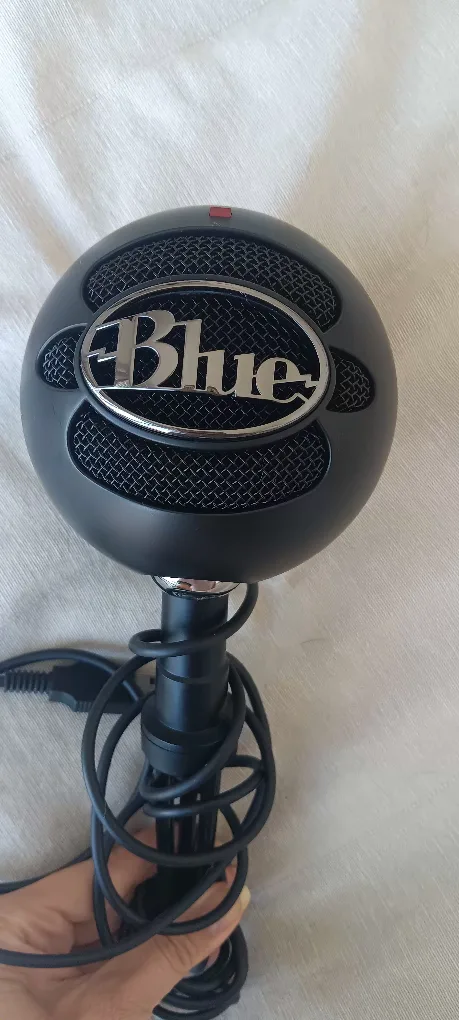 Blue Yeti Blackout Microphone image indicator(2)