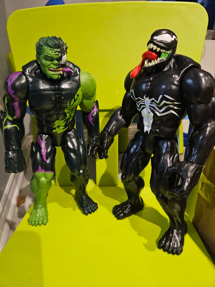 Marvel Venom & Hulk Action Figures thumbnail