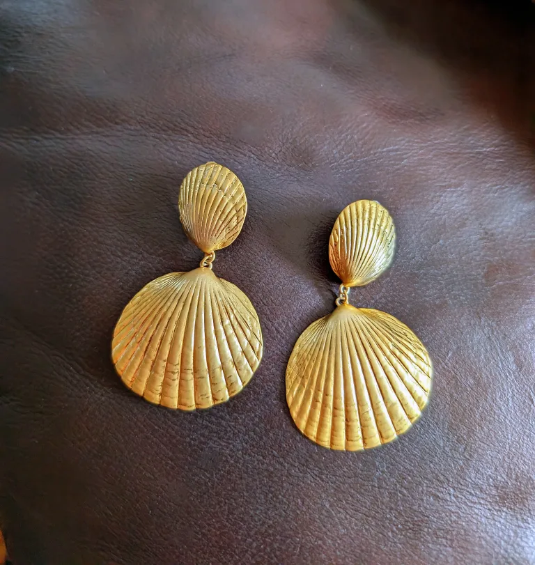 Golden Shell Earrings, Clip-on style thumbnail
