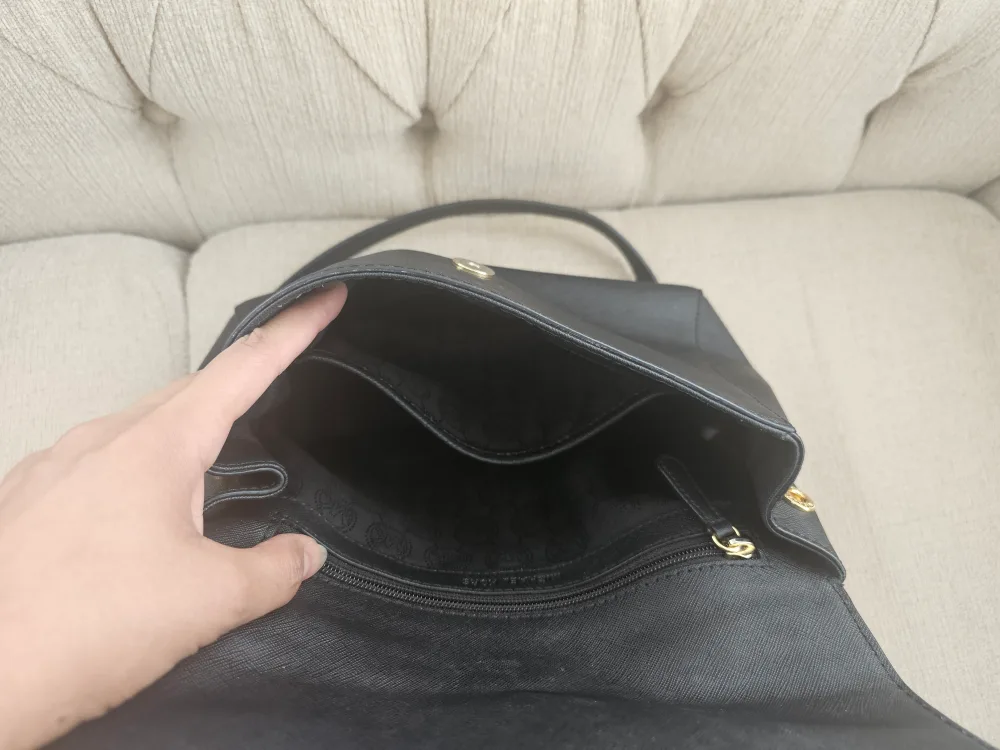 Authentic Michael Kors Black Leather Handbag image indicator(6)