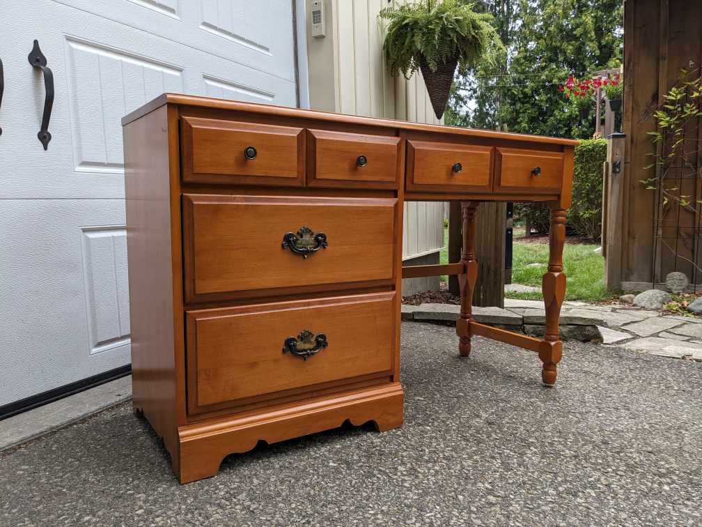 4 Drawer Desk in Solid Maple by Baronet Furniture - photo 2