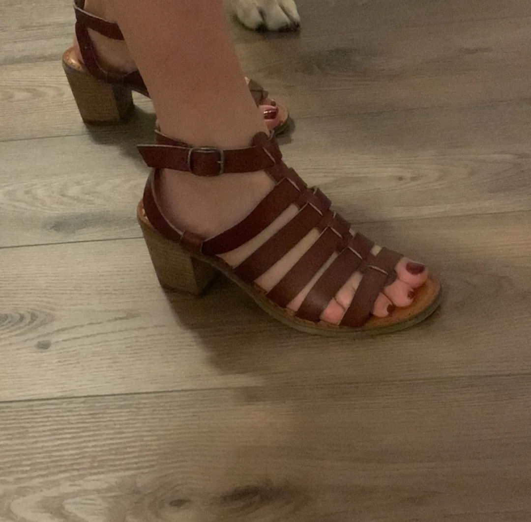 AE Brown Leather Sandals image indicator(2)