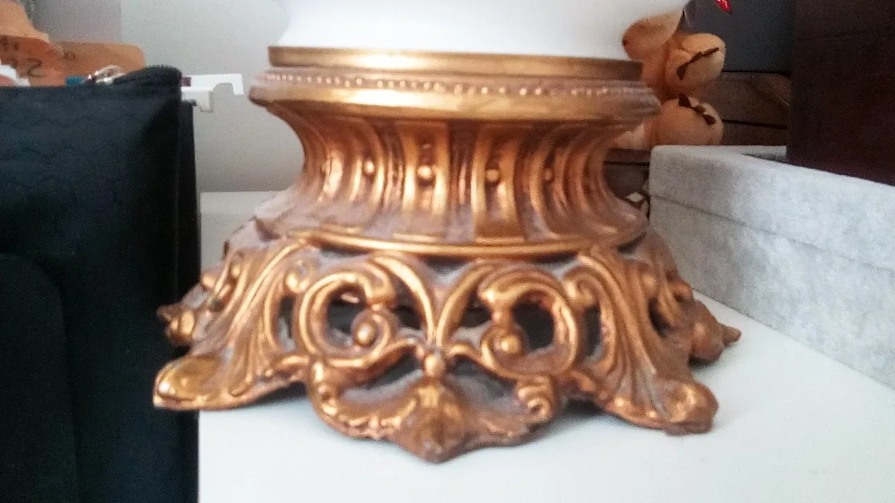 Vintage Gold & White Accent Lamp image indicator(3)