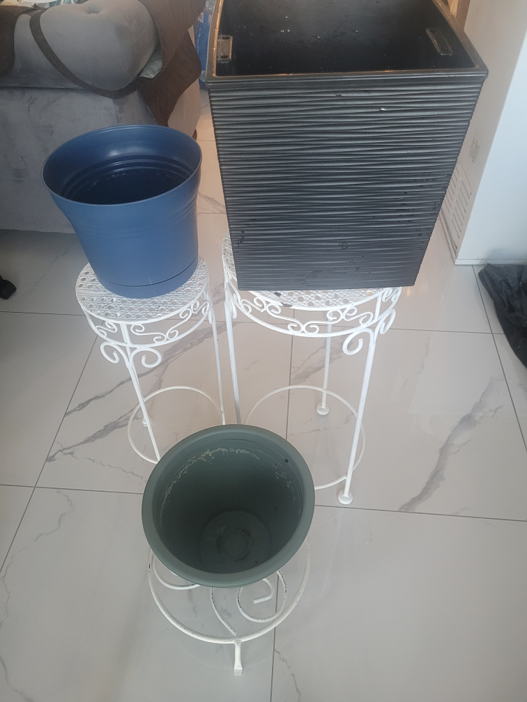3 Assorted Plant Pots - photo 2