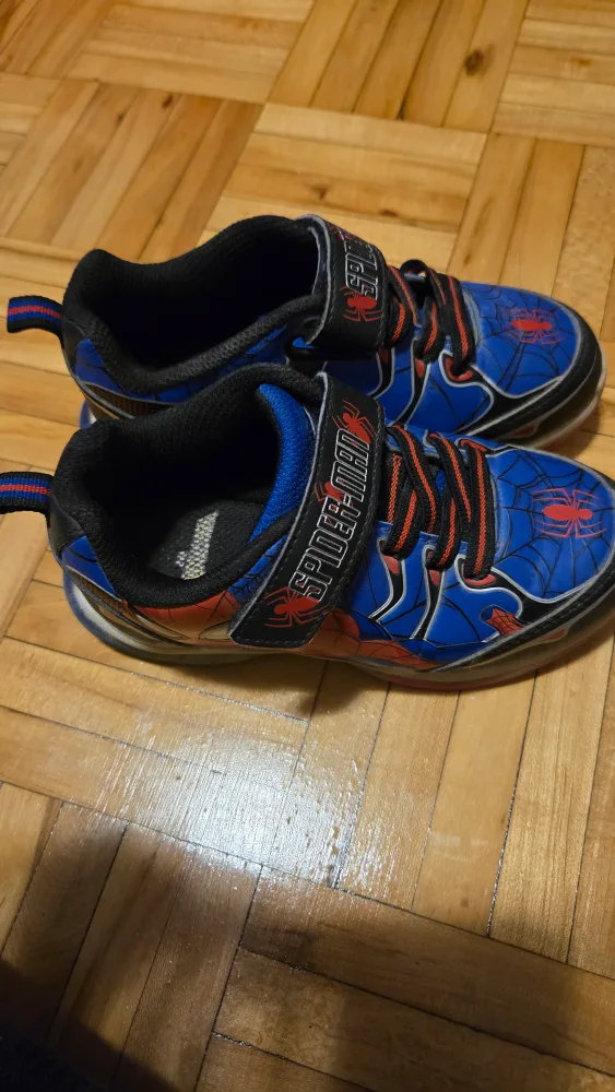 Spider-Man Light-Up Sneakers image indicator(3)