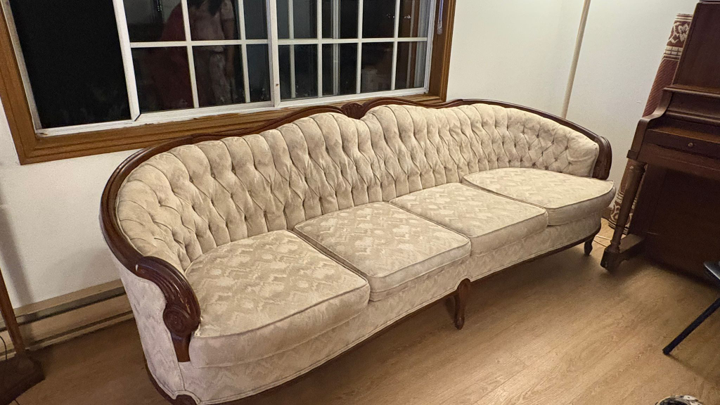 Vintage Cream Sofa - photo 4