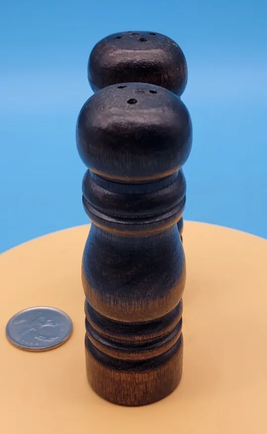 Wooden Salt & Pepper Shakers image indicator(2)